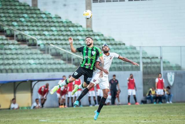 郑钦文2比1逆转战胜肯宁 收获红土赛季“开门红”